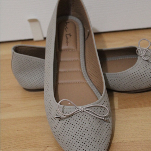 Me Too Taupe Pointed Toe Ballet Flats | Work Office Minimalist | Size 9.5 - Picture 2 of 7